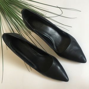 Michael Kors “Dorothy Flex” pump